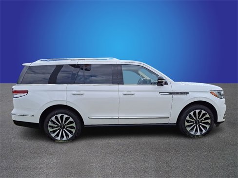 Used 2024 Lincoln Navigator Reserve image 4