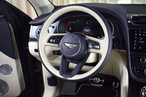 New 2025 Bentley Bentayga image 4