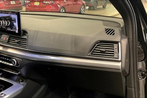 Certified 2025 Audi Q5 2.0T Premium image 16