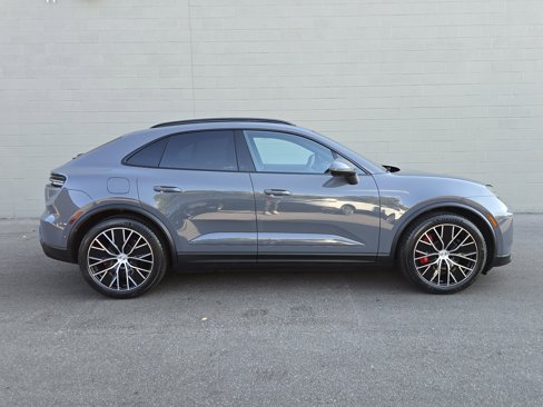New 2025 Porsche Macan 4S Electric image 10