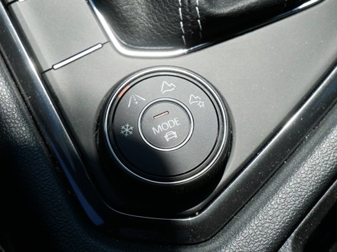 Certified 2024 Volkswagen Tiguan SE R-Line image 35