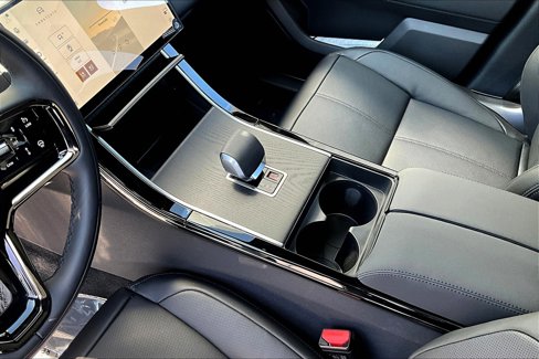 New 2026 Land Rover Range Rover Velar Dynamic SE image 8