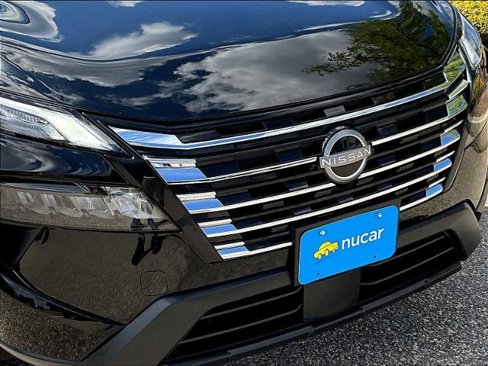 Certified 2025 Nissan Rogue SV image 30