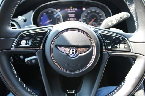 Used 2018 Bentley Bentayga image 58