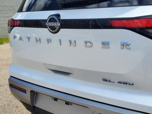 New 2025 Nissan Pathfinder SL image 6