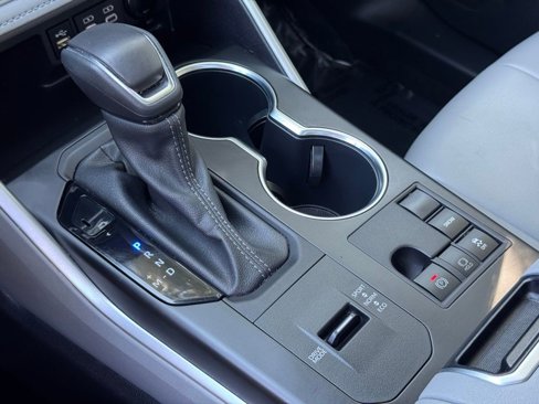 Certified 2024 Toyota Highlander XLE image 31