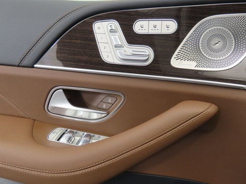 New 2026 Mercedes-Benz GLS 580 4MATIC image 25