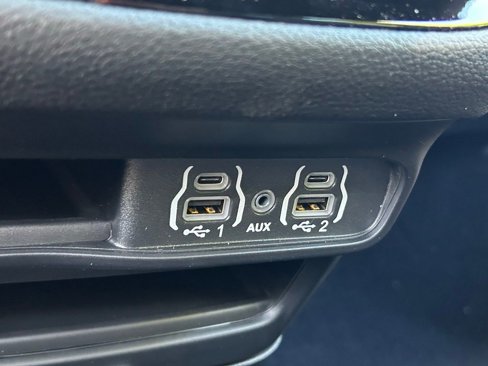 New 2025 Chrysler Pacifica Select image 45