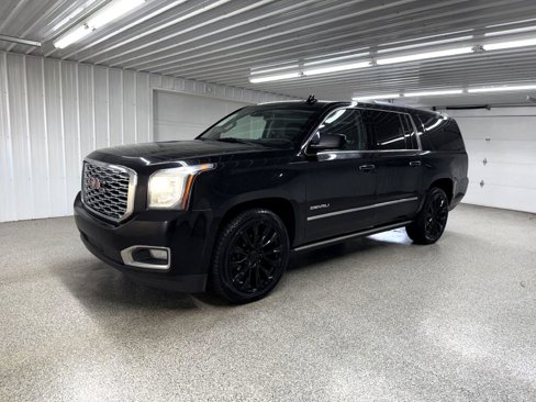 Used 2019 GMC Yukon XL Denali image 3