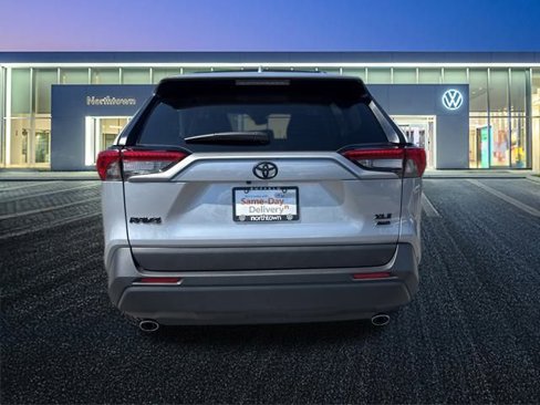 Used 2025 Toyota RAV4 XLE image 5