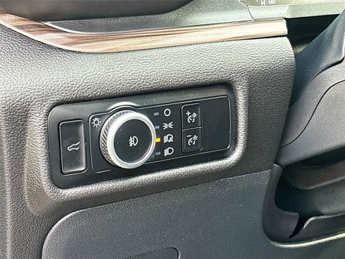Used 2024 Ford Explorer Limited image 11