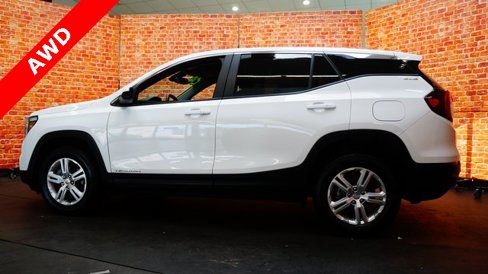 Used 2024 GMC Terrain SLE image 4