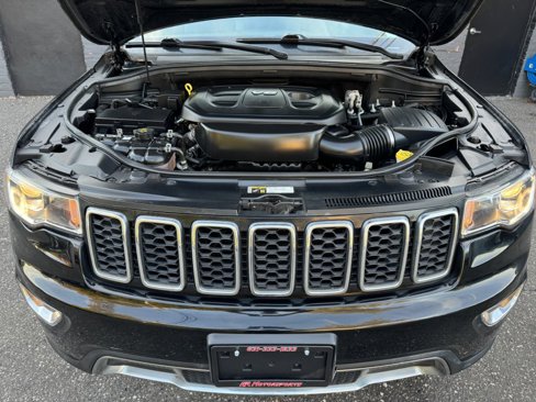 Used 2017 Jeep Grand Cherokee Limited image 9