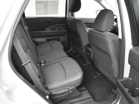 Used 2023 Nissan Pathfinder SV image 17
