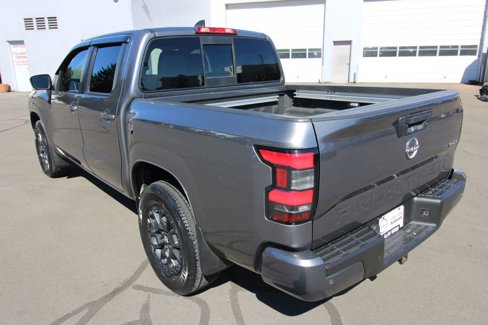 Used 2022 Nissan Frontier SV image 3