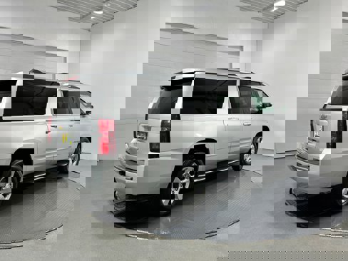 Used 2020 Chevrolet Suburban Premier image 36