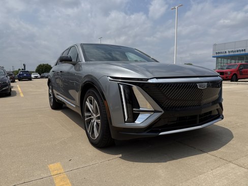 New 2024 Cadillac Lyriq Luxury image 1