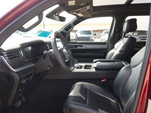 Used 2024 Jeep Wagoneer Series II image 16