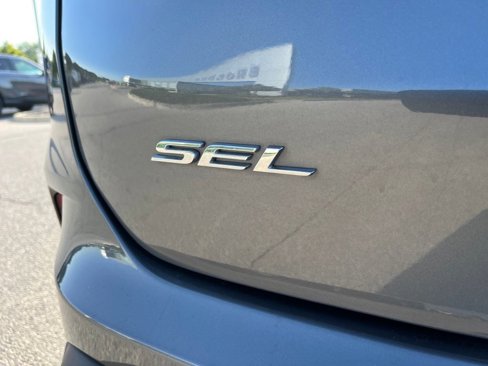 Used 2024 Ford Edge SEL image 6