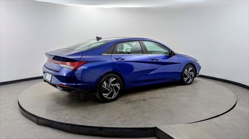 Used 2025 Hyundai Elantra Limited image 8