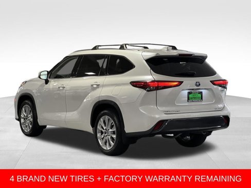 Used 2023 Toyota Highlander Limited image 3