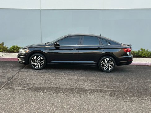Used 2021 Volkswagen Jetta SEL image 2