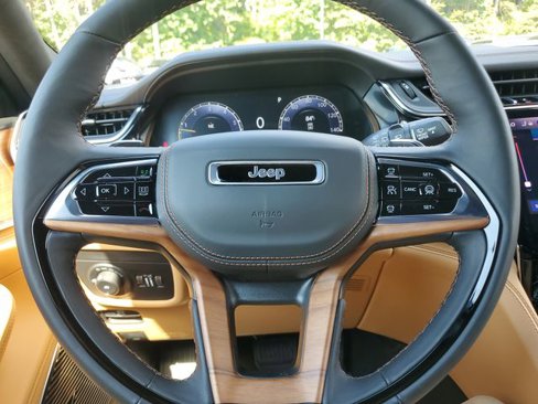 New 2025 Jeep Grand Cherokee Summit image 24