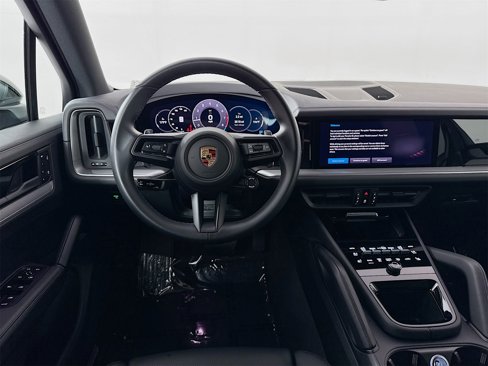 Used 2024 Porsche Cayenne image 18