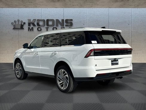 New 2025 Lincoln Navigator Reserve image 3
