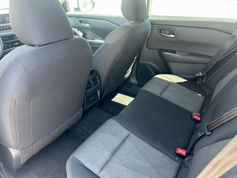 Used 2025 Nissan Rogue SV image 30