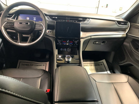 Used 2025 Jeep Grand Cherokee Limited w/ Black Appearance Package image 4