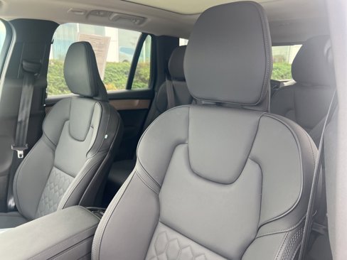 Used 2025 Volvo XC90 B5 Plus image 12