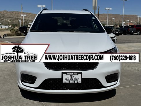 New 2026 Chrysler Pacifica Select w/ S Appearance Package image 1
