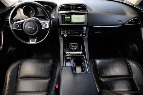 Used 2020 Jaguar F-PACE Prestige image 2
