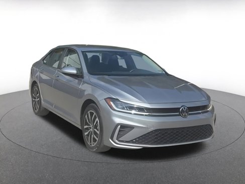 Used 2025 Volkswagen Jetta SE image 3