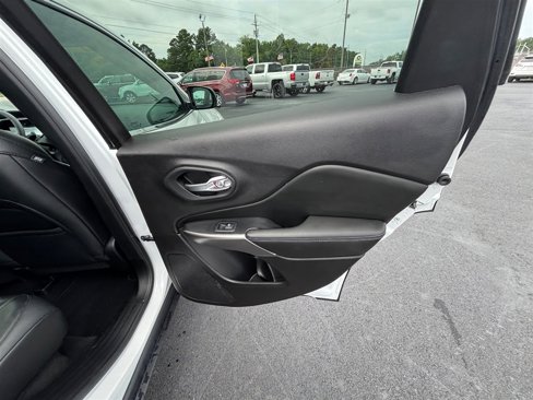 Used 2021 Jeep Cherokee Latitude Plus image 34