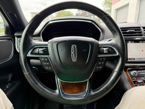 Used 2017 Lincoln Continental Select w/ Climate Package image 19