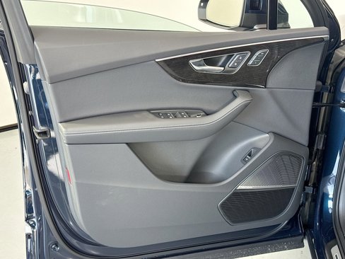New 2025 Audi Q7 3.0T Prestige image 18