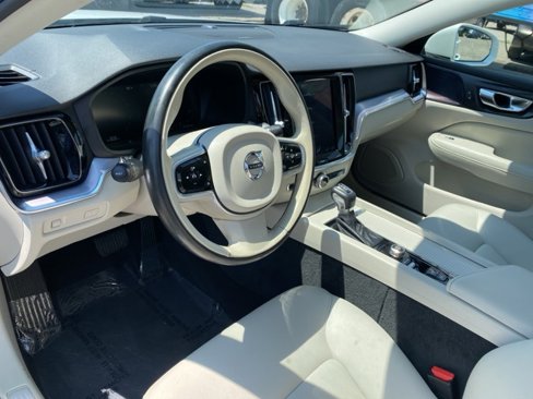 Used 2020 Volvo S60 T5 Momentum image 8