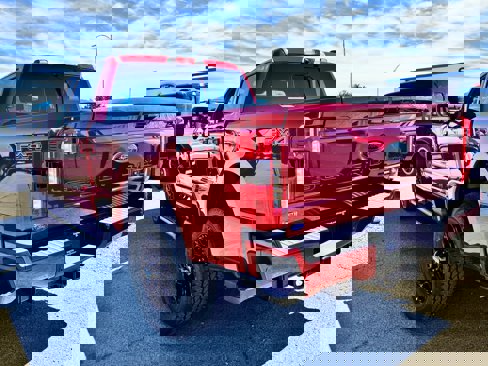 New 2025 Ford F250 XLT w/ Black Appearance Package image 31