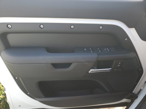Used 2025 Land Rover Defender 110 S image 12