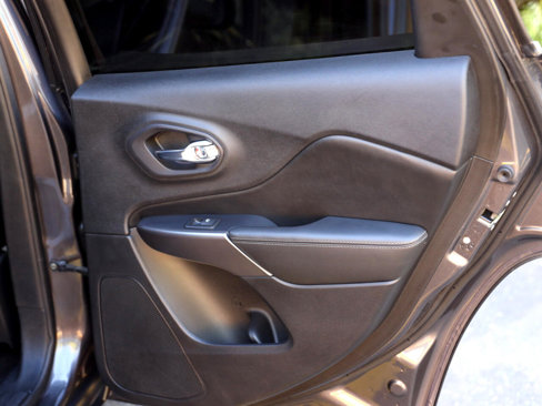 Used 2020 Jeep Cherokee Limited image 36
