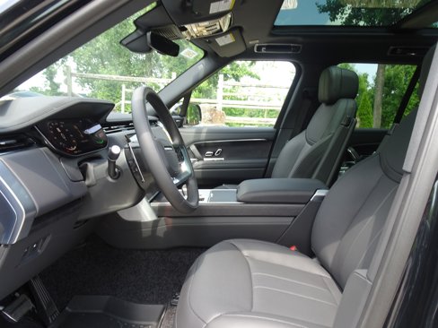 New 2025 Land Rover Range Rover SE image 2