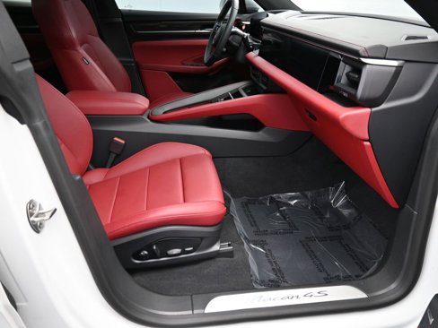 Certified 2025 Porsche Macan 4S Electric image 35