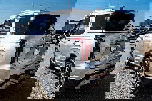 Used 2024 Hyundai Palisade SEL w/ Premium Package image 3