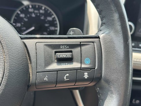 Used 2023 Nissan Rogue SV image 25