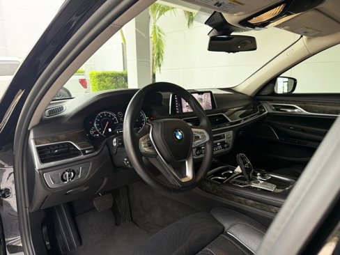 Used 2019 BMW 750i w/ Executive Package image 24