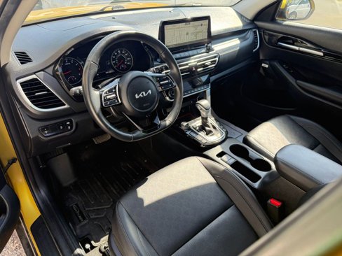 Used 2022 Kia Seltos SX w/ Sunroof Package image 16
