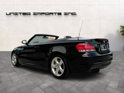 Used 2010 BMW 135i Convertible image 3