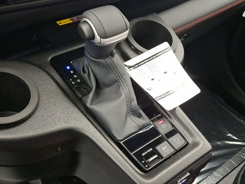Used 2025 Toyota Sienna XSE image 18